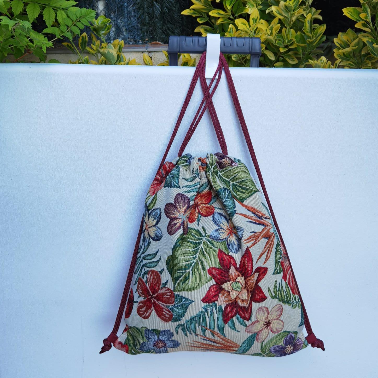 Mochila de tejido gobelino con flores